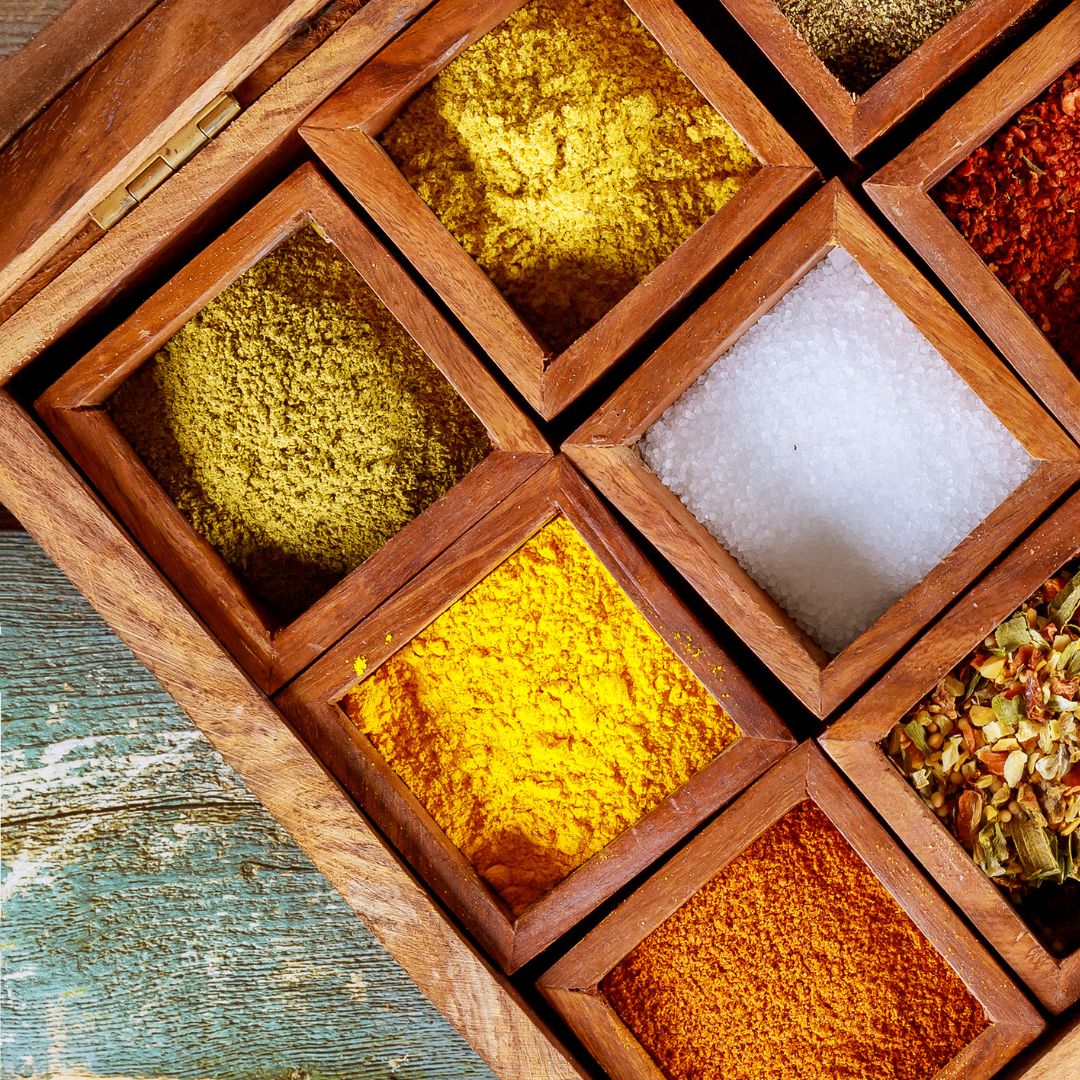 Spice Box – 9 Square Containers with a Spoon