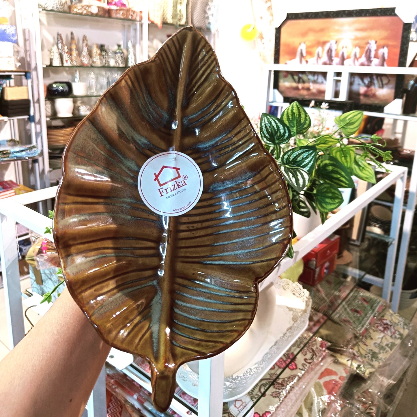Ceramic Artistic Leaf Bowl - 1 Piece